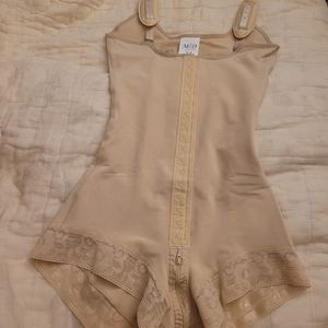 FAJAS  STRAPLESS BODY SHAPER WITH CENTER HOOKS from Columbiana Medium